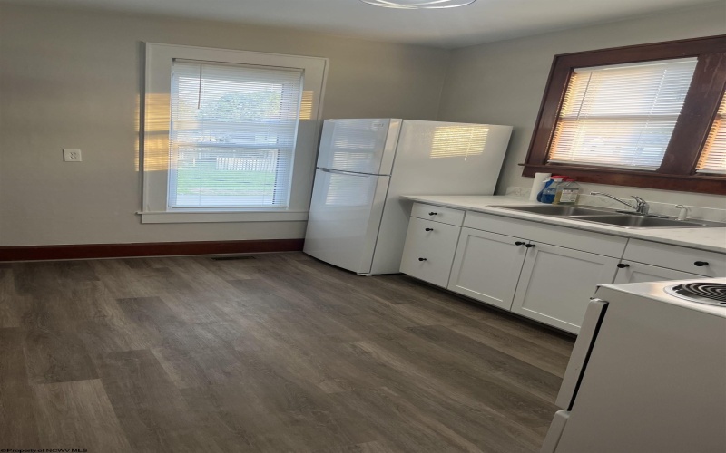 117 1/2 Davis Street, Elkins, West Virginia 26241, 1 Bedroom Bedrooms, 4 Rooms Rooms,1 BathroomBathrooms,Single Family Detached,For Sale,Davis,10164235