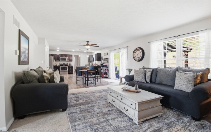 334 Evergreen Drive, Bridgeport, West Virginia 26330, 4 Bedrooms Bedrooms, 10 Rooms Rooms,2 BathroomsBathrooms,Single Family Detached,For Sale,Evergreen,10164234