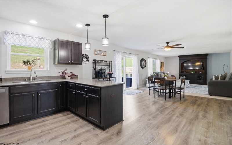 334 Evergreen Drive, Bridgeport, West Virginia 26330, 4 Bedrooms Bedrooms, 10 Rooms Rooms,2 BathroomsBathrooms,Single Family Detached,For Sale,Evergreen,10164234