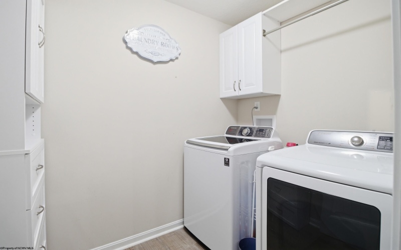 334 Evergreen Drive, Bridgeport, West Virginia 26330, 4 Bedrooms Bedrooms, 10 Rooms Rooms,2 BathroomsBathrooms,Single Family Detached,For Sale,Evergreen,10164234