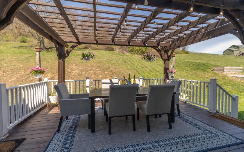 334 Evergreen Drive, Bridgeport, West Virginia 26330, 4 Bedrooms Bedrooms, 10 Rooms Rooms,2 BathroomsBathrooms,Single Family Detached,For Sale,Evergreen,10164234