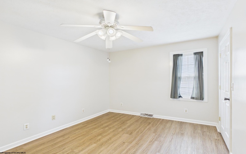 521 Kensington Avenue, Star City, West Virginia 26505, 3 Bedrooms Bedrooms, 6 Rooms Rooms,1 BathroomBathrooms,Single Family Detached,For Sale,Kensington,10164228