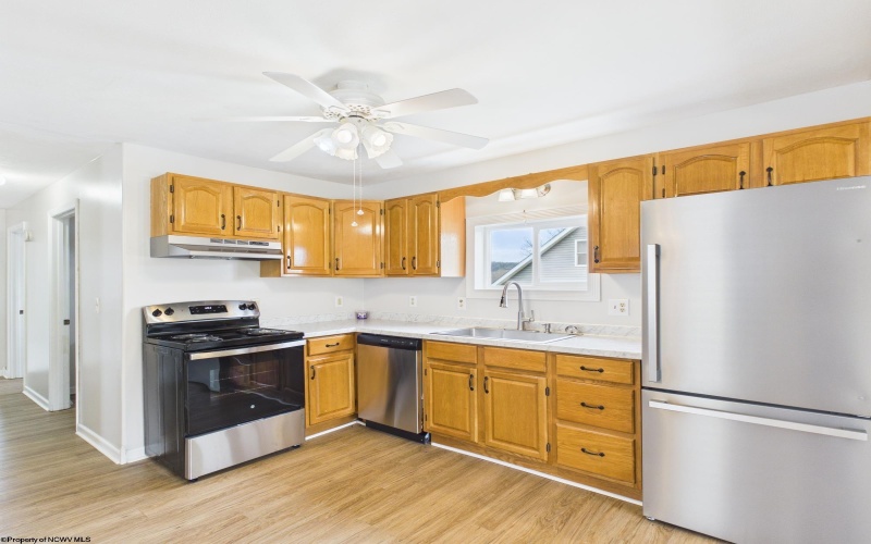 521 Kensington Avenue, Star City, West Virginia 26505, 3 Bedrooms Bedrooms, 6 Rooms Rooms,1 BathroomBathrooms,Single Family Detached,For Sale,Kensington,10164228