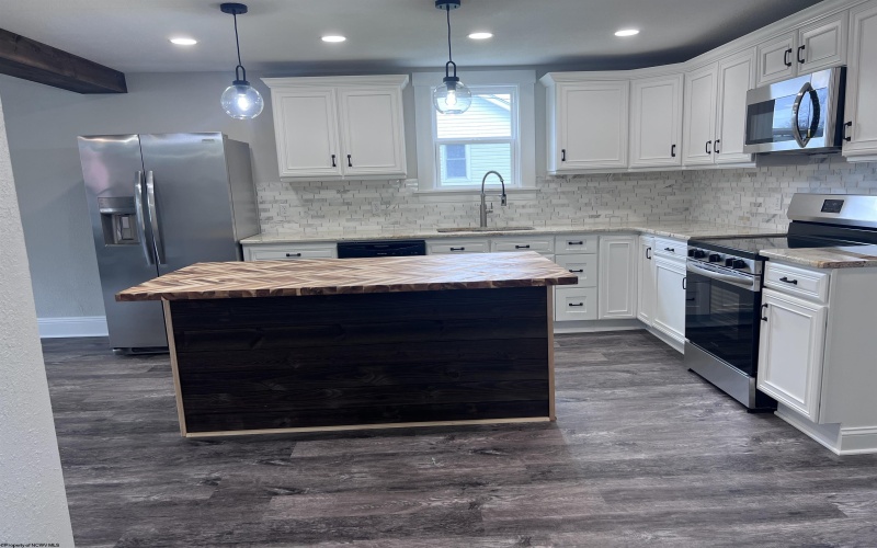 117 Davis Street, Elkins, West Virginia 26241-001, 3 Bedrooms Bedrooms, 10 Rooms Rooms,2 BathroomsBathrooms,Single Family Detached,For Sale,Davis,10164229