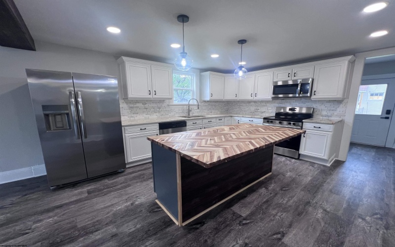 117 Davis Street, Elkins, West Virginia 26241-001, 3 Bedrooms Bedrooms, 10 Rooms Rooms,2 BathroomsBathrooms,Single Family Detached,For Sale,Davis,10164229