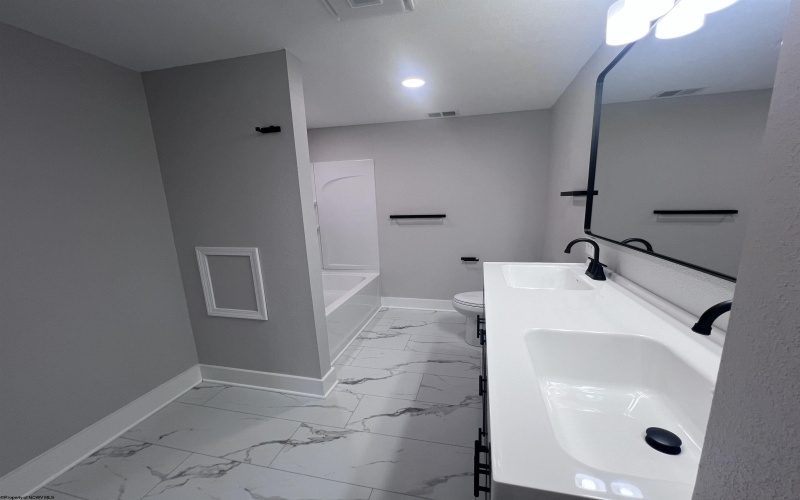 117 Davis Street, Elkins, West Virginia 26241-001, 3 Bedrooms Bedrooms, 10 Rooms Rooms,2 BathroomsBathrooms,Single Family Detached,For Sale,Davis,10164229