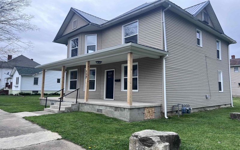 117 Davis Street, Elkins, West Virginia 26241-001, 3 Bedrooms Bedrooms, 10 Rooms Rooms,2 BathroomsBathrooms,Single Family Detached,For Sale,Davis,10164229