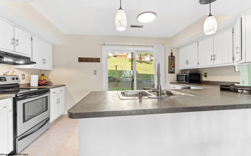 1234 Van Voorhis Road, Morgantown, West Virginia 26505, 2 Bedrooms Bedrooms, 5 Rooms Rooms,1 BathroomBathrooms,Single Family Attached,For Sale,Van Voorhis,10164237