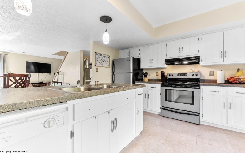 1234 Van Voorhis Road, Morgantown, West Virginia 26505, 2 Bedrooms Bedrooms, 5 Rooms Rooms,1 BathroomBathrooms,Single Family Attached,For Sale,Van Voorhis,10164237