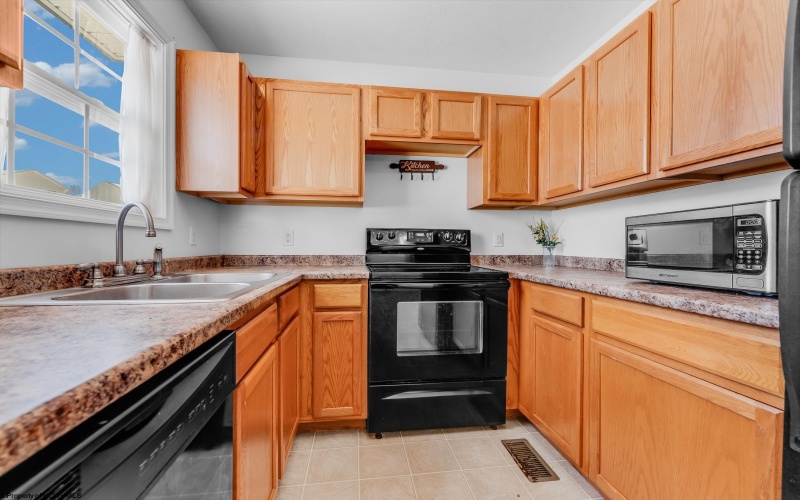 132 Eagle Drive, Maidsville, West Virginia 26541, 3 Bedrooms Bedrooms, 6 Rooms Rooms,1 BathroomBathrooms,Single Family Attached,For Sale,Eagle,10164231