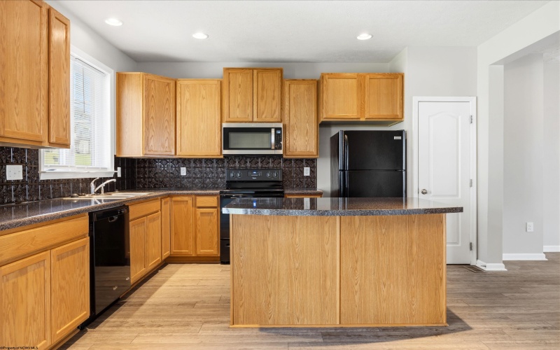 3318 Sun Court, Morgantown, West Virginia 26505, 4 Bedrooms Bedrooms, 8 Rooms Rooms,3 BathroomsBathrooms,Single Family Attached,For Sale,Sun,10164238