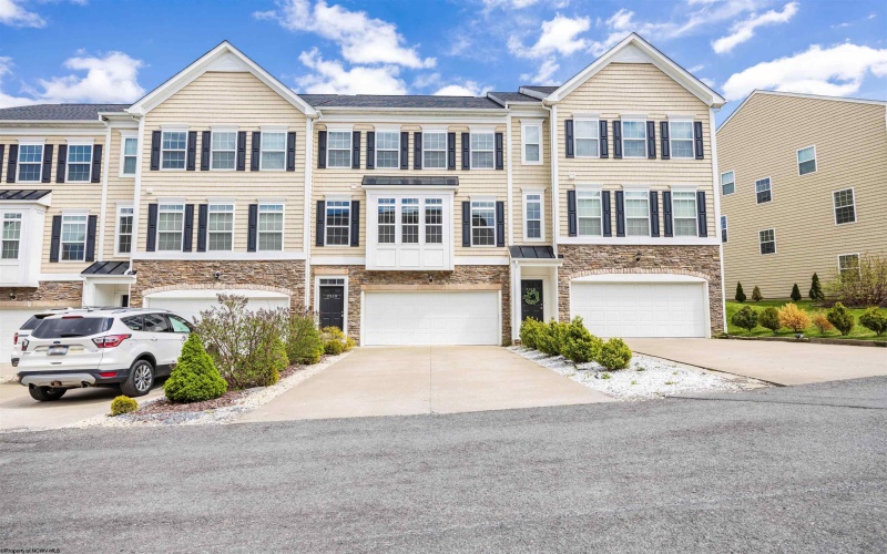 3318 Sun Court, Morgantown, West Virginia 26505, 4 Bedrooms Bedrooms, 8 Rooms Rooms,3 BathroomsBathrooms,Single Family Attached,For Sale,Sun,10164238