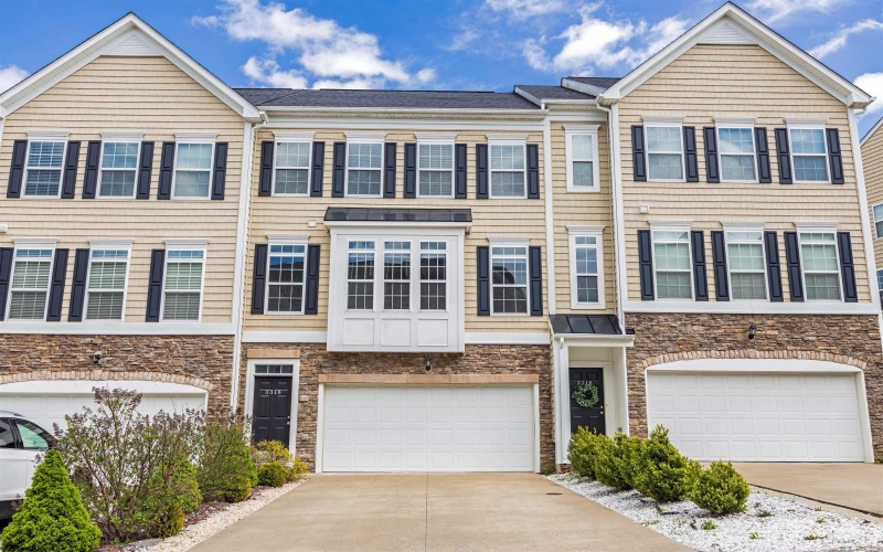 3318 Sun Court, Morgantown, West Virginia 26505, 4 Bedrooms Bedrooms, 8 Rooms Rooms,3 BathroomsBathrooms,Single Family Attached,For Sale,Sun,10164238