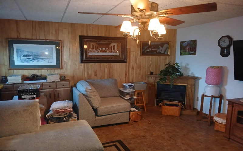 200 Nelson Road, Thomas, West Virginia 26292, 3 Bedrooms Bedrooms, 13 Rooms Rooms,3 BathroomsBathrooms,Single Family Detached,For Sale,Nelson,10162738