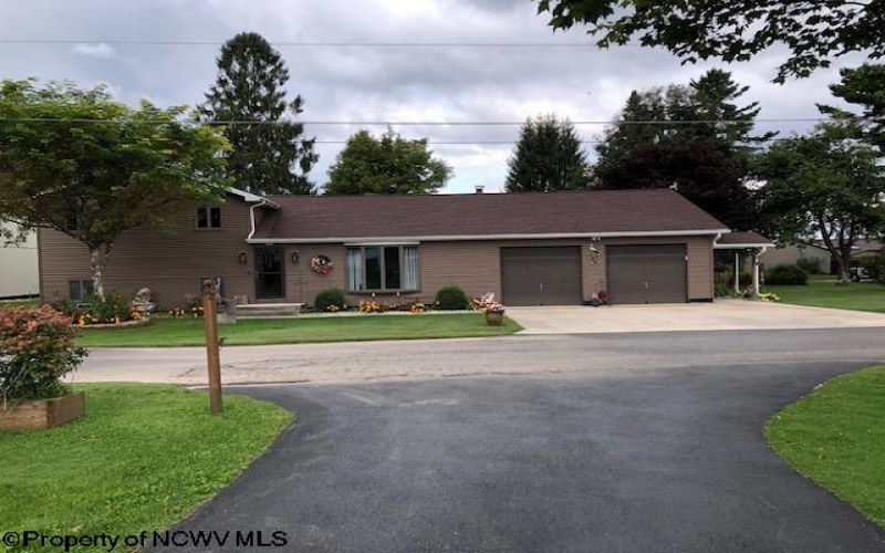 200 Nelson Road, Thomas, West Virginia 26292, 3 Bedrooms Bedrooms, 13 Rooms Rooms,3 BathroomsBathrooms,Single Family Detached,For Sale,Nelson,10162738