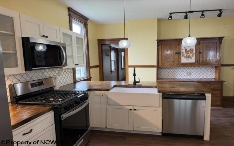 443 Main Street, Beverly, West Virginia 26253, 5 Bedrooms Bedrooms, 10 Rooms Rooms,2 BathroomsBathrooms,Single Family Detached,For Sale,Main,10164248