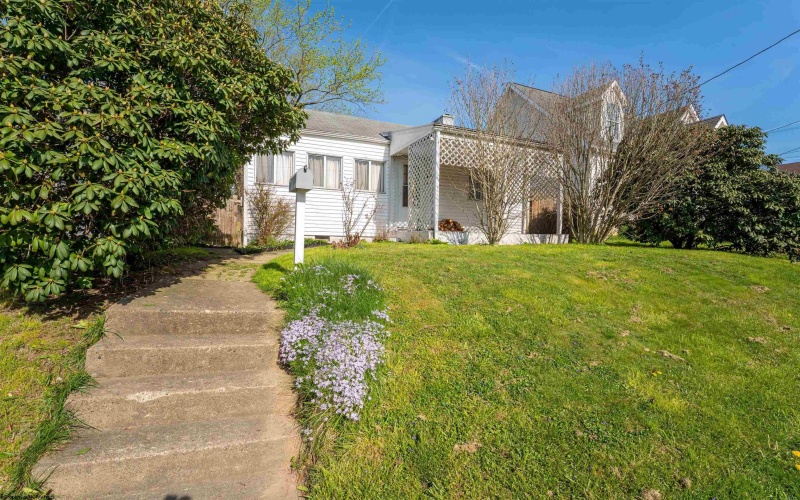 816 Madison Avenue, Morgantown, West Virginia 26501, 2 Bedrooms Bedrooms, 5 Rooms Rooms,1 BathroomBathrooms,Single Family Detached,For Sale,Madison,10164256