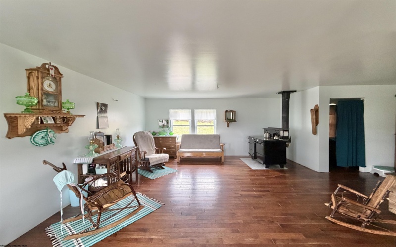 1722 Barbour Pike, Mount Clare, West Virginia 26301, 1 Bedroom Bedrooms, 4 Rooms Rooms,1 BathroomBathrooms,Single Family Detached,For Sale,Barbour,10164254