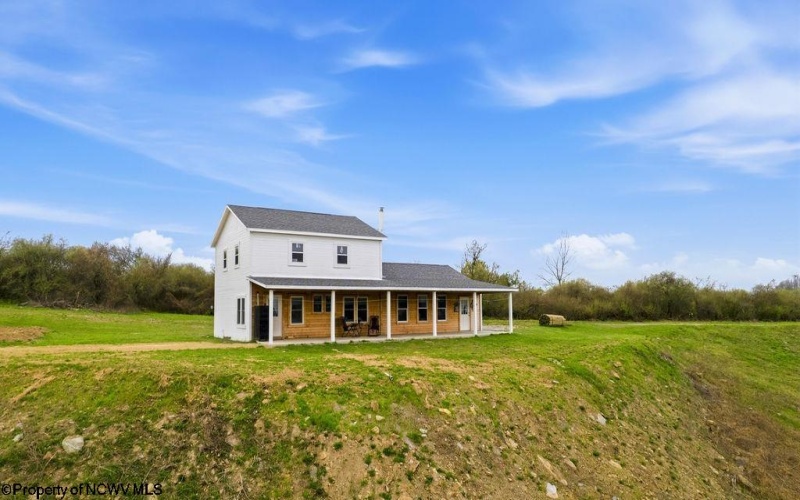 1722 Barbour Pike, Mount Clare, West Virginia 26301, 1 Bedroom Bedrooms, 4 Rooms Rooms,1 BathroomBathrooms,Single Family Detached,For Sale,Barbour,10164254