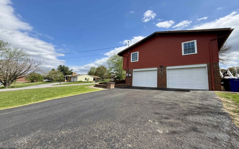 189 Meadow View Lane, Morgantown, West Virginia 26508, 3 Bedrooms Bedrooms, 8 Rooms Rooms,2 BathroomsBathrooms,Single Family Detached,For Sale,Meadow View,10164252