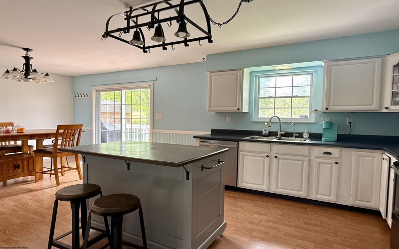 189 Meadow View Lane, Morgantown, West Virginia 26508, 3 Bedrooms Bedrooms, 8 Rooms Rooms,2 BathroomsBathrooms,Single Family Detached,For Sale,Meadow View,10164252