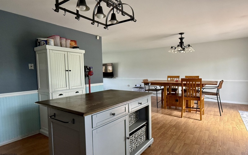 189 Meadow View Lane, Morgantown, West Virginia 26508, 3 Bedrooms Bedrooms, 8 Rooms Rooms,2 BathroomsBathrooms,Single Family Detached,For Sale,Meadow View,10164252