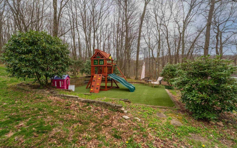 21 Oakton Drive, Morgantown, West Virginia 26508, 3 Bedrooms Bedrooms, 11 Rooms Rooms,3 BathroomsBathrooms,Single Family Detached,For Sale,Oakton,10164273 21 Oakton Drive, Morgantown, West Virginia 26508, 3 Bedrooms Bedrooms, 11 Rooms Rooms,3 BathroomsBathrooms,Single Family Detached,For Sale,Oakton,10164273