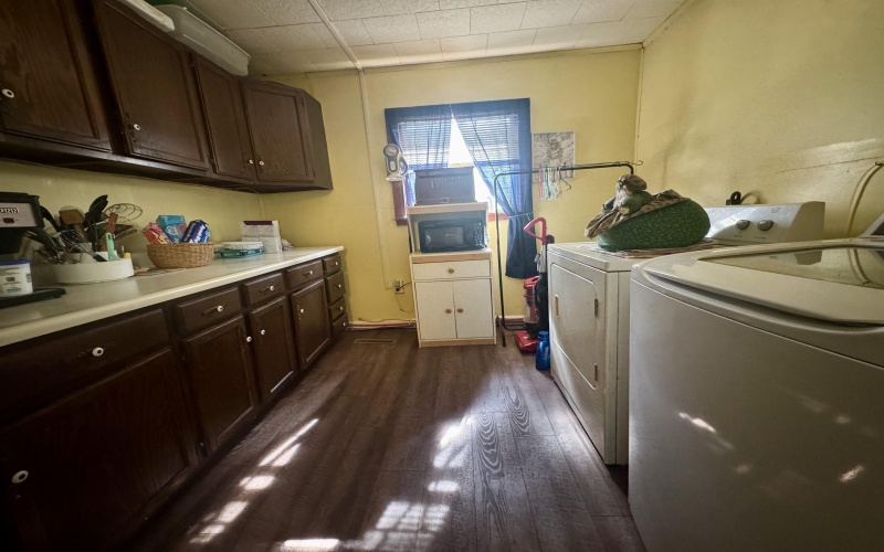 115 Virginia Street, Gassaway, West Virginia 26624, 3 Bedrooms Bedrooms, 7 Rooms Rooms,1 BathroomBathrooms,Single Family Detached,For Sale,Virginia,10164272