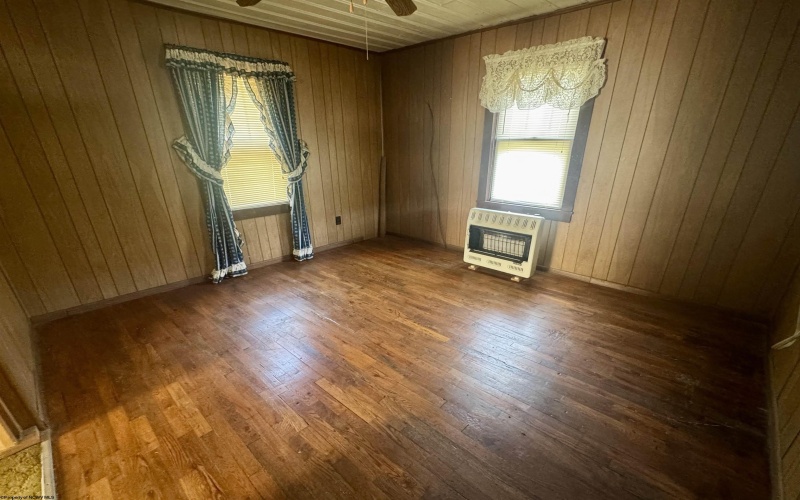 115 Virginia Street, Gassaway, West Virginia 26624, 3 Bedrooms Bedrooms, 7 Rooms Rooms,1 BathroomBathrooms,Single Family Detached,For Sale,Virginia,10164272