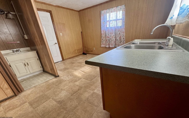 115 Virginia Street, Gassaway, West Virginia 26624, 3 Bedrooms Bedrooms, 7 Rooms Rooms,1 BathroomBathrooms,Single Family Detached,For Sale,Virginia,10164272