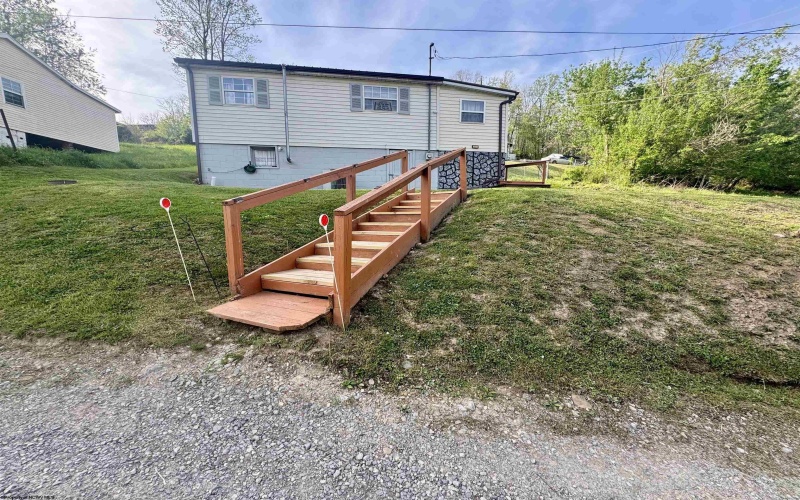 115 Virginia Street, Gassaway, West Virginia 26624, 3 Bedrooms Bedrooms, 7 Rooms Rooms,1 BathroomBathrooms,Single Family Detached,For Sale,Virginia,10164272