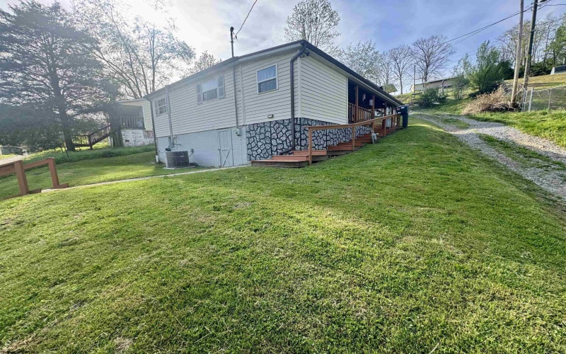 115 Virginia Street, Gassaway, West Virginia 26624, 3 Bedrooms Bedrooms, 7 Rooms Rooms,1 BathroomBathrooms,Single Family Detached,For Sale,Virginia,10164272