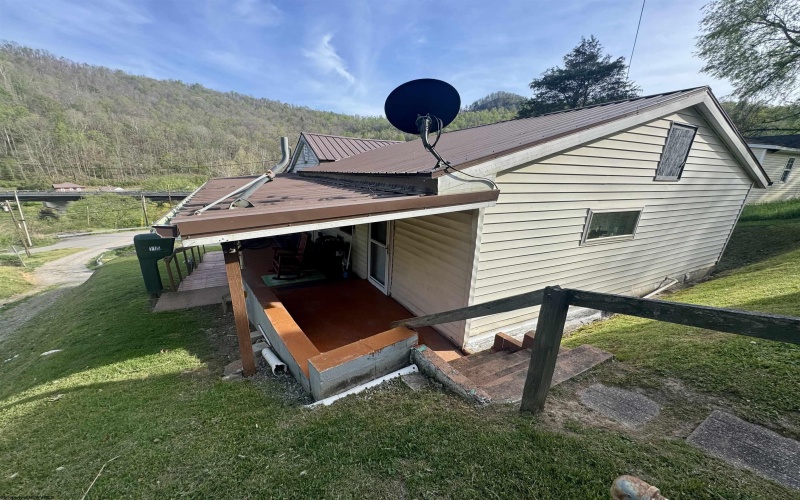 115 Virginia Street, Gassaway, West Virginia 26624, 3 Bedrooms Bedrooms, 7 Rooms Rooms,1 BathroomBathrooms,Single Family Detached,For Sale,Virginia,10164272