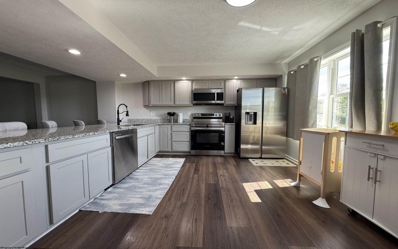 105 Northern Heights Drive, Clarksburg, West Virginia 26301, 4 Bedrooms Bedrooms, 6 Rooms Rooms,2 BathroomsBathrooms,Single Family Attached,For Sale,Northern Heights,10164298