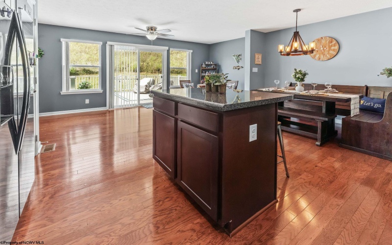 127 Tee Drive, Maidsville, West Virginia 26541, 3 Bedrooms Bedrooms, 8 Rooms Rooms,2 BathroomsBathrooms,Single Family Attached,For Sale,Tee,10164280