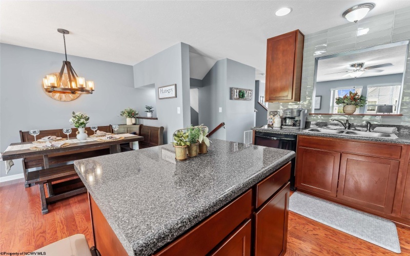 127 Tee Drive, Maidsville, West Virginia 26541, 3 Bedrooms Bedrooms, 8 Rooms Rooms,2 BathroomsBathrooms,Single Family Attached,For Sale,Tee,10164280