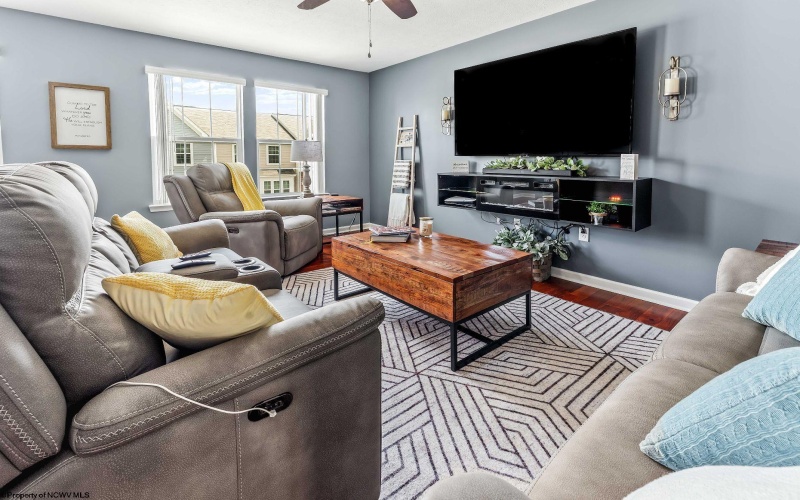 127 Tee Drive, Maidsville, West Virginia 26541, 3 Bedrooms Bedrooms, 8 Rooms Rooms,2 BathroomsBathrooms,Single Family Attached,For Sale,Tee,10164280