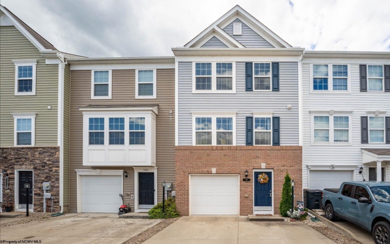 127 Tee Drive, Maidsville, West Virginia 26541, 3 Bedrooms Bedrooms, 8 Rooms Rooms,2 BathroomsBathrooms,Single Family Attached,For Sale,Tee,10164280