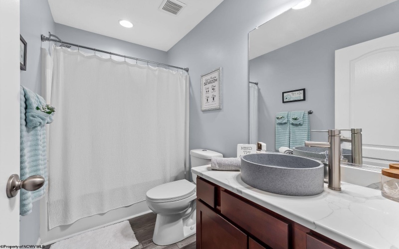 127 Tee Drive, Maidsville, West Virginia 26541, 3 Bedrooms Bedrooms, 8 Rooms Rooms,2 BathroomsBathrooms,Single Family Attached,For Sale,Tee,10164280