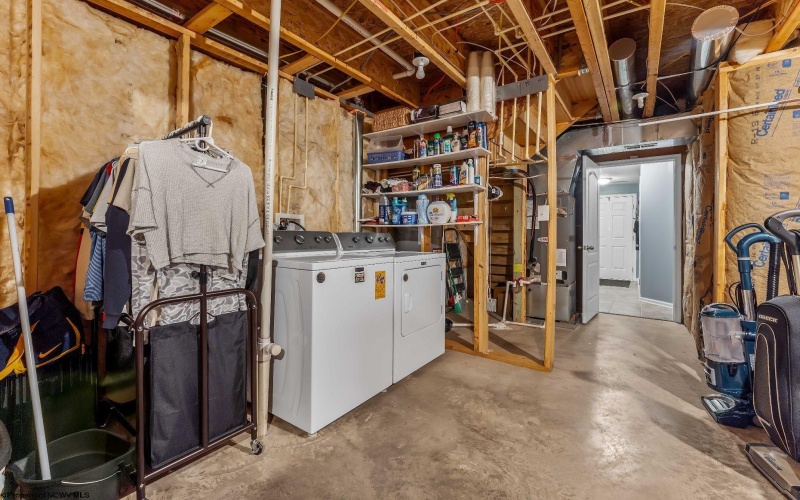 127 Tee Drive, Maidsville, West Virginia 26541, 3 Bedrooms Bedrooms, 8 Rooms Rooms,2 BathroomsBathrooms,Single Family Attached,For Sale,Tee,10164280