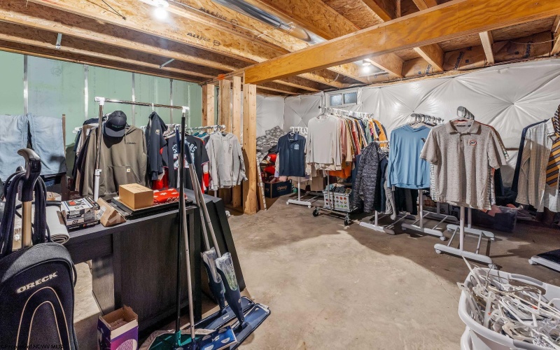 127 Tee Drive, Maidsville, West Virginia 26541, 3 Bedrooms Bedrooms, 8 Rooms Rooms,2 BathroomsBathrooms,Single Family Attached,For Sale,Tee,10164280