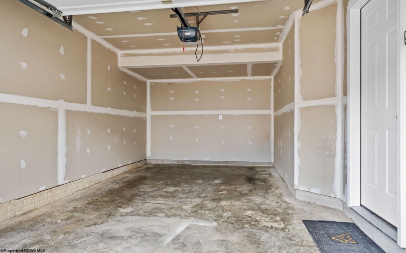 127 Tee Drive, Maidsville, West Virginia 26541, 3 Bedrooms Bedrooms, 8 Rooms Rooms,2 BathroomsBathrooms,Single Family Attached,For Sale,Tee,10164280