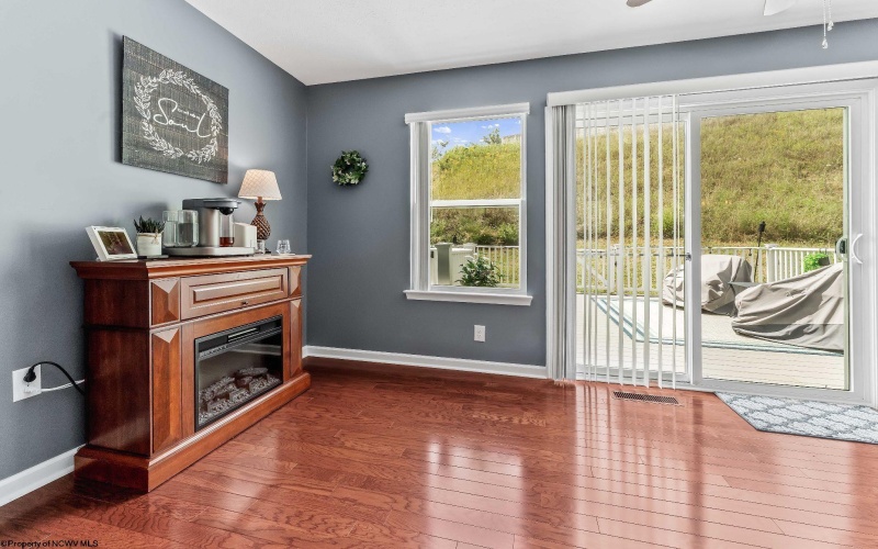 127 Tee Drive, Maidsville, West Virginia 26541, 3 Bedrooms Bedrooms, 8 Rooms Rooms,2 BathroomsBathrooms,Single Family Attached,For Sale,Tee,10164280