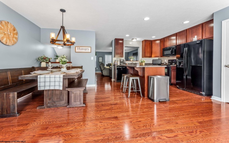 127 Tee Drive, Maidsville, West Virginia 26541, 3 Bedrooms Bedrooms, 8 Rooms Rooms,2 BathroomsBathrooms,Single Family Attached,For Sale,Tee,10164280