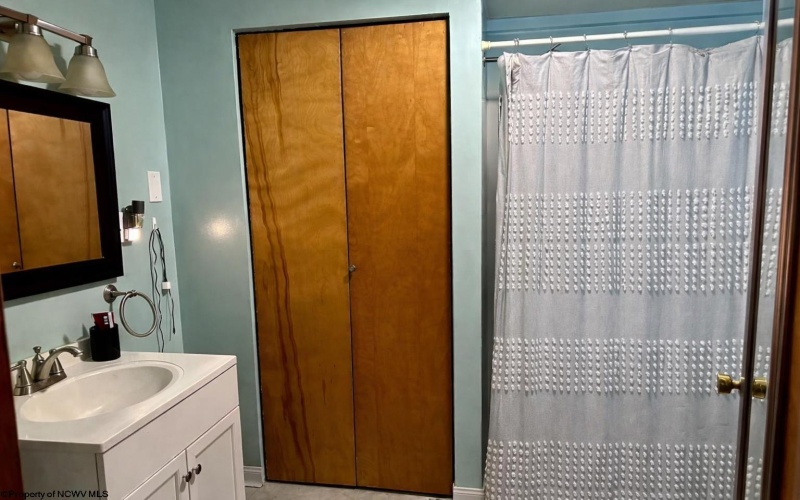 608 Alma Street, Morgantown, West Virginia 26501, 3 Bedrooms Bedrooms, 6 Rooms Rooms,2 BathroomsBathrooms,Single Family Detached,For Sale,Alma,10164290