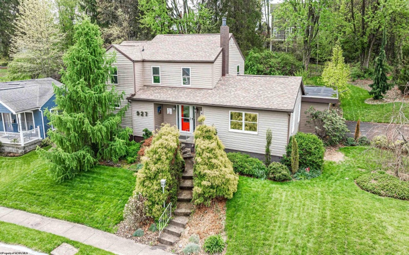 927 Fairfax Drive, Morgantown, West Virginia 26505, 4 Bedrooms Bedrooms, 8 Rooms Rooms,2 BathroomsBathrooms,Single Family Detached,For Sale,Fairfax,10164289