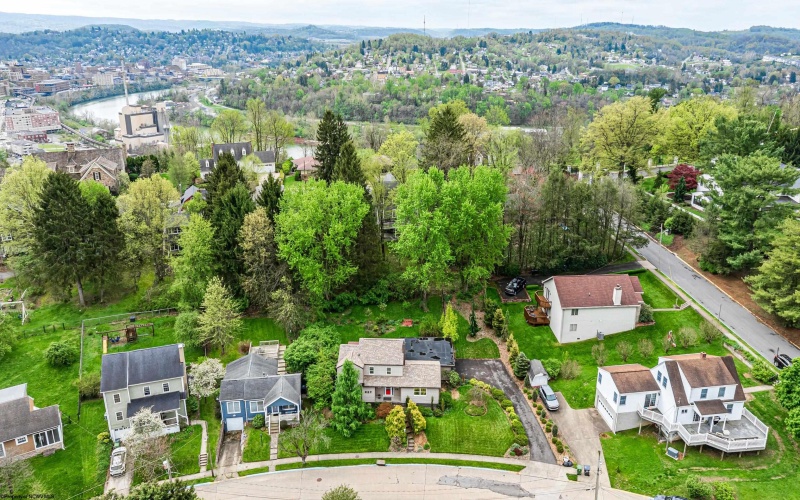 927 Fairfax Drive, Morgantown, West Virginia 26505, 4 Bedrooms Bedrooms, 8 Rooms Rooms,2 BathroomsBathrooms,Single Family Detached,For Sale,Fairfax,10164289