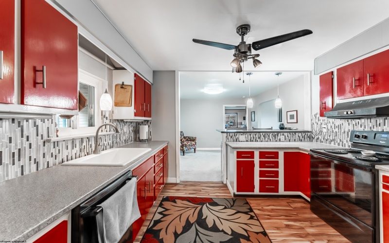 927 Fairfax Drive, Morgantown, West Virginia 26505, 4 Bedrooms Bedrooms, 8 Rooms Rooms,2 BathroomsBathrooms,Single Family Detached,For Sale,Fairfax,10164289