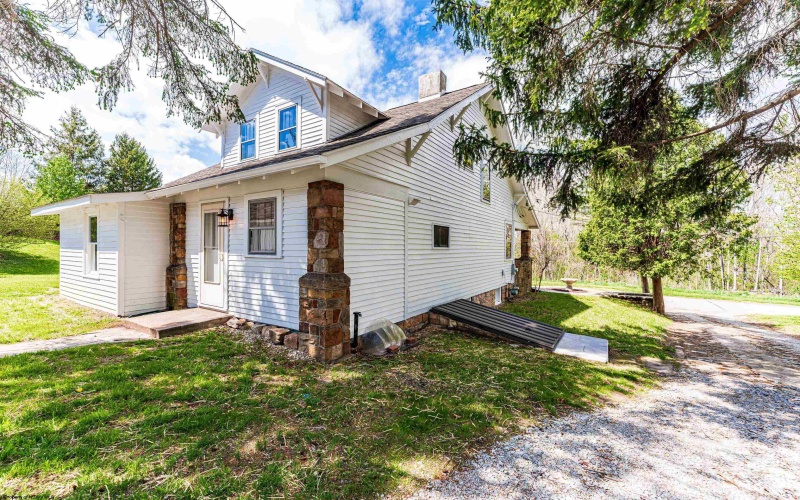 184 Old Furnace Road, Hopwood, Pennsylvania 15445, 3 Bedrooms Bedrooms, 7 Rooms Rooms,2 BathroomsBathrooms,Single Family Detached,For Sale,Old Furnace,10164276