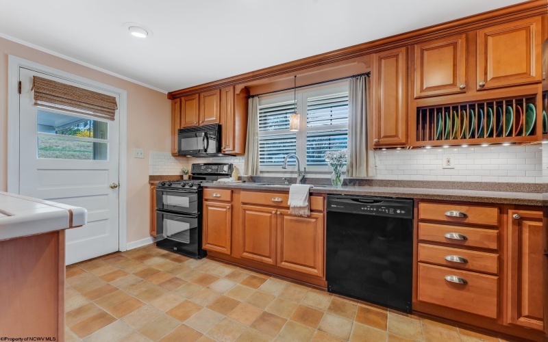 367 Pennsylvania Avenue, Westover, West Virginia 26501, 2 Bedrooms Bedrooms, 8 Rooms Rooms,2 BathroomsBathrooms,Single Family Detached,For Sale,Pennsylvania,10164277